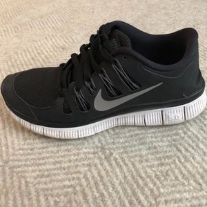 Black Nike Frees Size 6.5